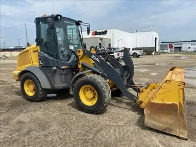 2019 John Deere 324L - Image 5