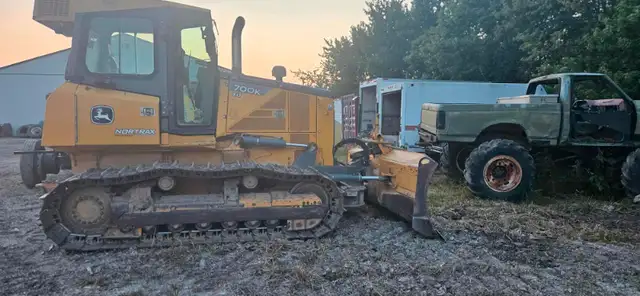 2015 Deere 700K XLT 9600HR 6 way blade - Image 3