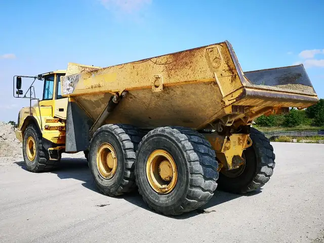2008 Volvo A30E Rock Truck with back up Articulated Axle Yoke - Image 3
